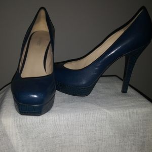 Nine West Size 11 navy platform pump